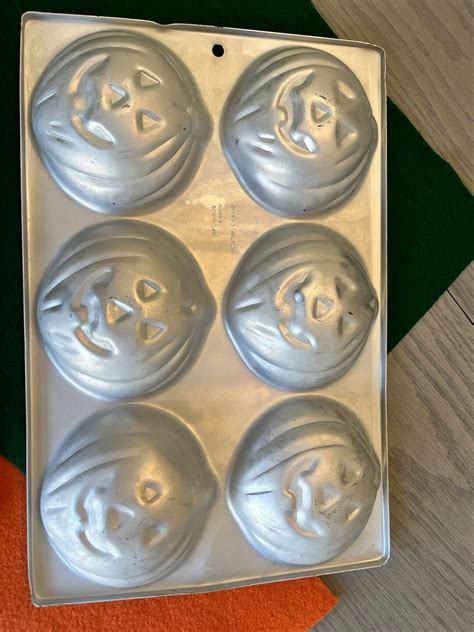 Jack O Lantern Cake Pans Wilton Cake Pans S Halloween Cakes Trick Or