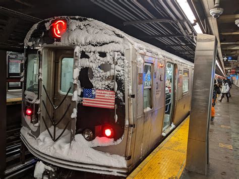 A Snow Covered R On The Nyc Subway Last January R Trainporn