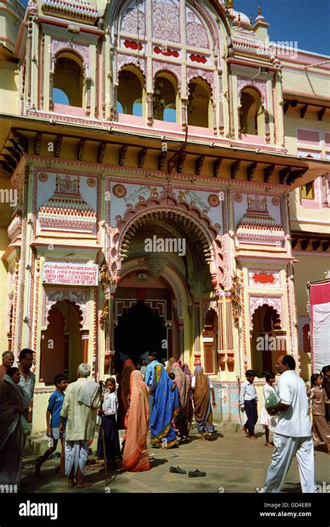 Orchha temples hi-res stock photography and images - Alamy