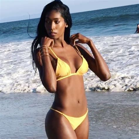 8 Hot Sexy Hadassah Richardson Bikini Pics