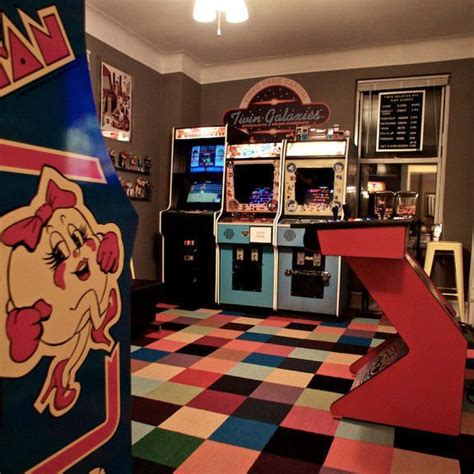 A Guy Turned His Bedroom Into A 1980s Arcade And Lost His Fiancée In