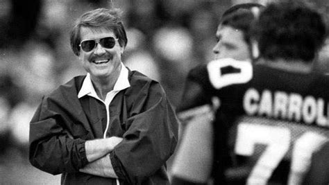 Coralville wants to build Hayden Fry statue