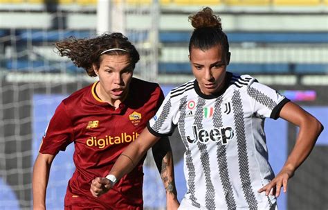 Foto E Video La Roma Femminile Alza Il Trofeo Al Cielo Dopo La