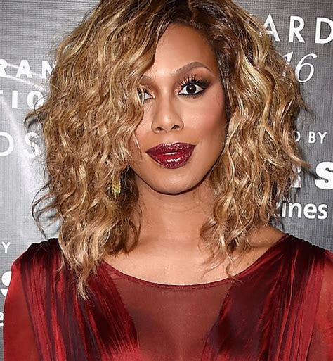 The 22 Best Haircuts For Wavy Hair Purewow