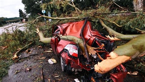 Fuerte temporal en Bahía Blanca provoca 14 muertes y severos destrozos