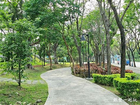 新北樹林賞花秘境｜北大特區草花植生公園：繡球花一串紅粉萼鼠尾草梔子花共17種花卉四季盛開！近樹林萬坪公園放電新去處 銀髮一起玩