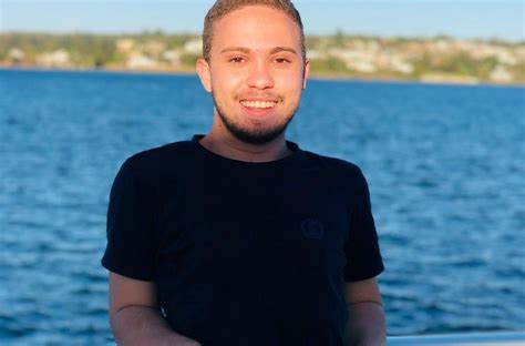 Morte de jovem gay brasileiro na Espanha causa comoção e gera protestos por todo o país Pheeno