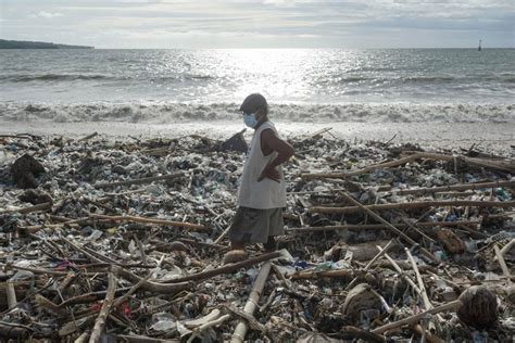 Indonesias Trash Hero Fights Balis Plastic Waste