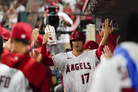 大谷翔平因手部痉挛主动下场，随后击出个人赛季第40个本垒打 东亚日报