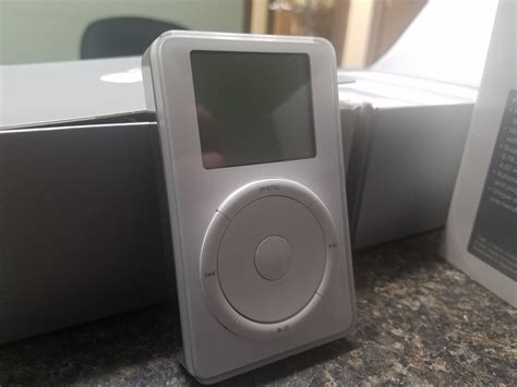 Someone gave me an original ipod in the box. : r/mildlyinteresting