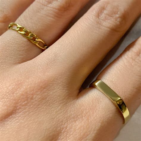 The Minimal Flat Signet Ring Flecked With Gold