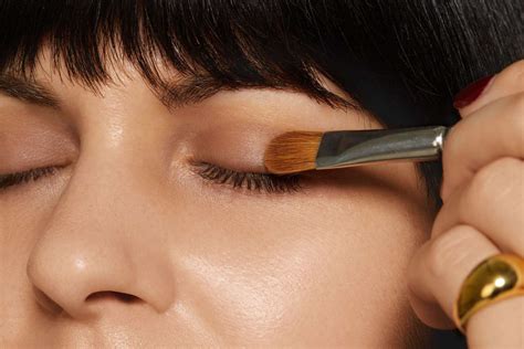 How To Apply Eyeshadow A Step By Step Guide