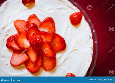 Bolo De Queijo Caseiro Delicioso Das Morangos Foto De Stock Imagem De