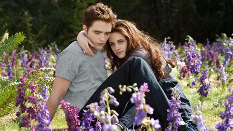 Muito gótica e gay Kristen Stewart acha que Crepúsculo é uma história LGBTQIAP