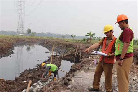 Dinas Bmsda Kabupaten Tangerang Rutin Lakukan Normalisasi Saluran Air