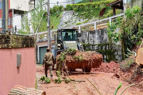 Mais de mil militares seguem atuando em Petrópolis RJ Força Aérea