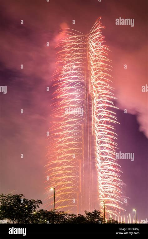 Burj khalifa tower dubai fireworks hi-res stock photography and images ...