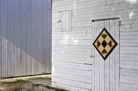 What Are Barn Quilts? A Look at Barn Quilts & Their History | Barn ...