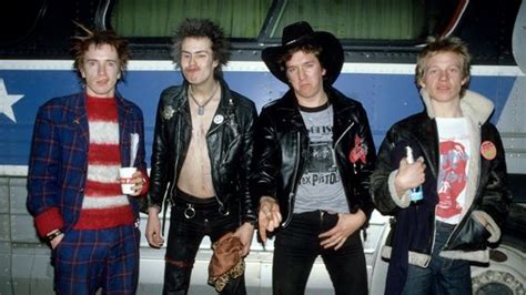 La série aura bien lieu 80 s sur les Sex Pistols ce matin eh oui