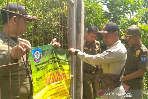 Satpol PP Basel Segel Menara Stasiun Pemancar Di Desa Rindik ANTARA