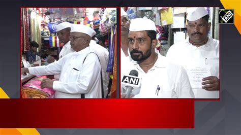 NDTV On Twitter Video Mumbai Dabbawalas Buy Gifts For King Charles