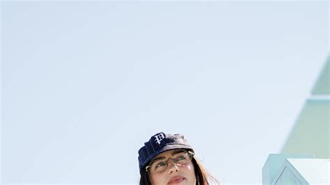 Billie Eilish Atrevido Bikini En Barcelona Y Romance Con Nat Wolff Notiulti