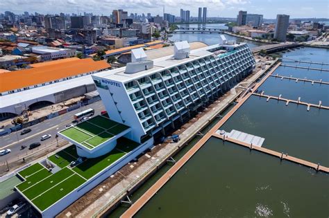 Novotel Recife Marina é inaugurado em cerimônia empresários