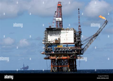 Aberdeen Oil Rigs Hi Res Stock Photography And Images Alamy