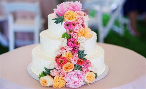 18 Floral Wedding Cake Ideas