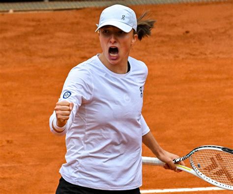 Roland Garros Iga Wi Tek Kiedy Gra W Rundzie O Kt Rej Godzinie