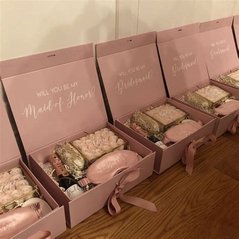 Pin By Eduarda Aparecida On Salvamentos R Pidos Bridesmaid Gift Boxes