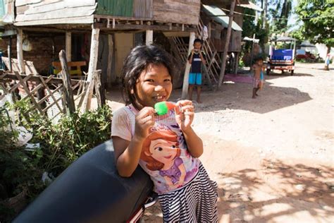 Cambodia Siem Riep Poor Children Around The City Of Angkor Wa