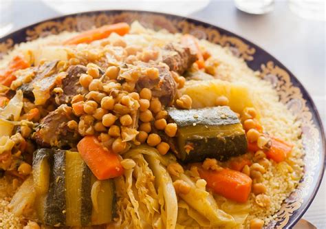 Pr Paration Du Couscous Marocain Aux L Gumes Traditionnel