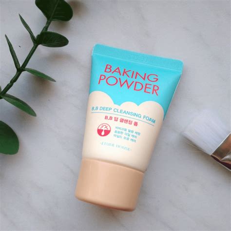 Пенка для умывания Etude House Baking Powder с содой Глубоко очищающая ...