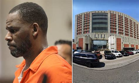 R Kelly Jailed In NYC As He Awaits Sex Trafficking Trial Daily Mail Online