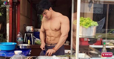 Chị em bấn loạn vì hot boy múi bán mỳ