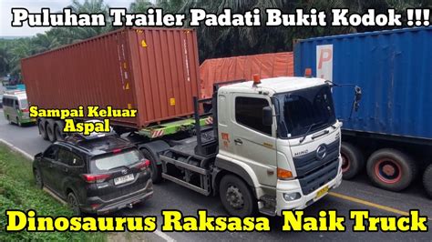 Tiga Truck Membawa Dinosaurus Puluhan Trailer Muatan Berat Padati