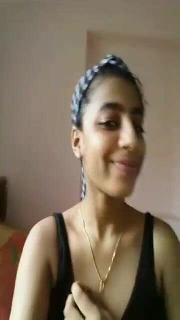 Indian Girl Bobbs Show And Rubbing Her Pussy ThisVid