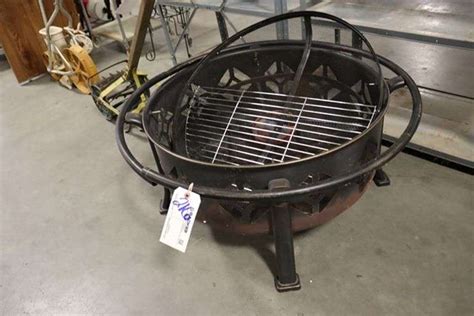 30" round metal fire pit - Backes Commercial Auctioneers