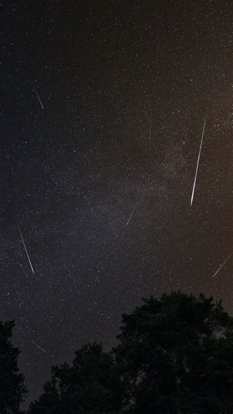 Hujan Meteor Perseid Tanggal 12 13 Agustus Ini Penyebab Dan Proses