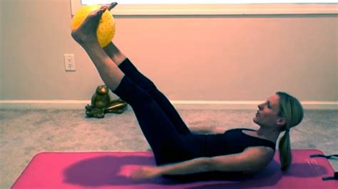 3 Ejercicios De Pilates Con Pelota Para Fortalecer El Core AS