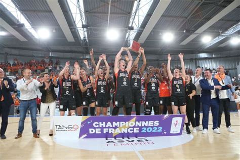 Avec Son Nouveau Titre De Champion De France Le Bourges Basket Monte