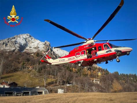 Grignetta Escursionisti Incrodati Recuperati Dai Vigili Del Fuoco