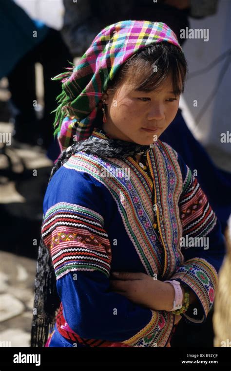 Northern vietnam girl in traditional clothing, Sapa Stock Photo - Alamy