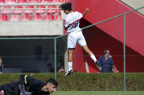 Sub 14 e Sub 16 garantem classificação na Copa Buh SPFC