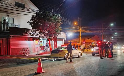 Vídeo dupla mata homem em frente a distribuidora de bebidas no PR