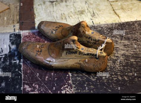 The shoe Last of Frank Sinatra Stock Photo - Alamy