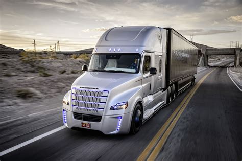 Daimler Sets Guinness World Record During Truck Premiere | eMercedesBenz