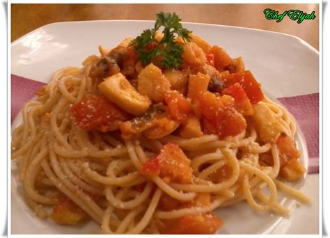 Plating with Chef Elijah: Tomato-based Seafood Pasta