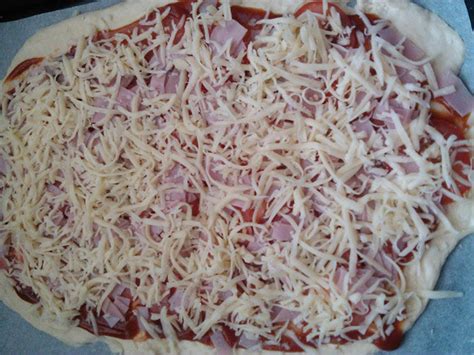 Šunková pizza se sýrem NejRecept cz